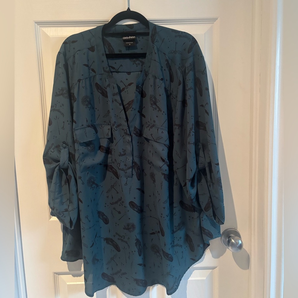 Harry Potter by Torrid Printed Roll-Tab V-Neck Blouse